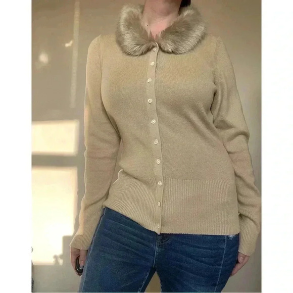 Banana Republic Y2K Fur Collar Sweater - Picture 2 of 7